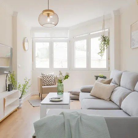 C66 Lovely 2 Bdr With Terrace Close To The 아파트